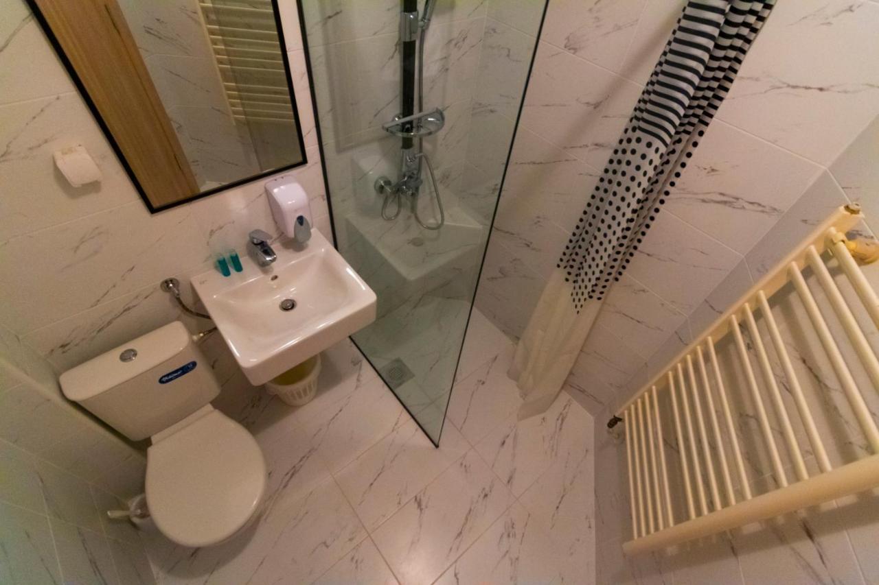 Hotel Pine Skopje Eksteriør billede