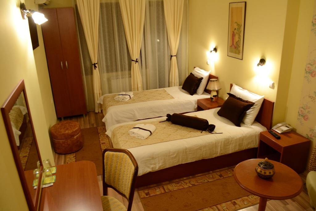 Hotel Pine Skopje Værelse billede