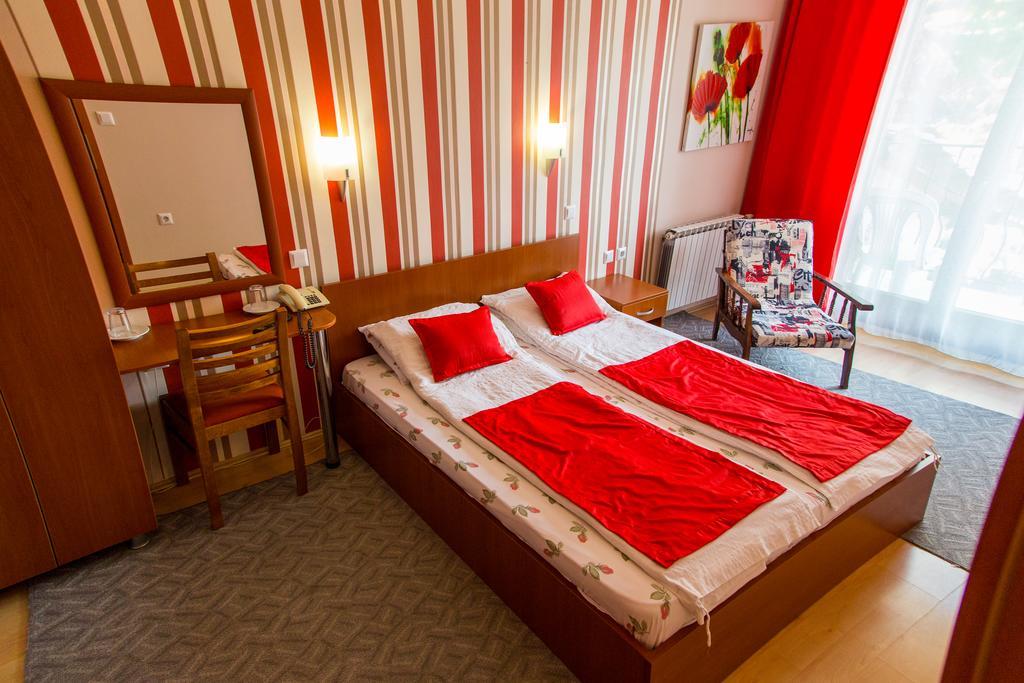 Hotel Pine Skopje Eksteriør billede