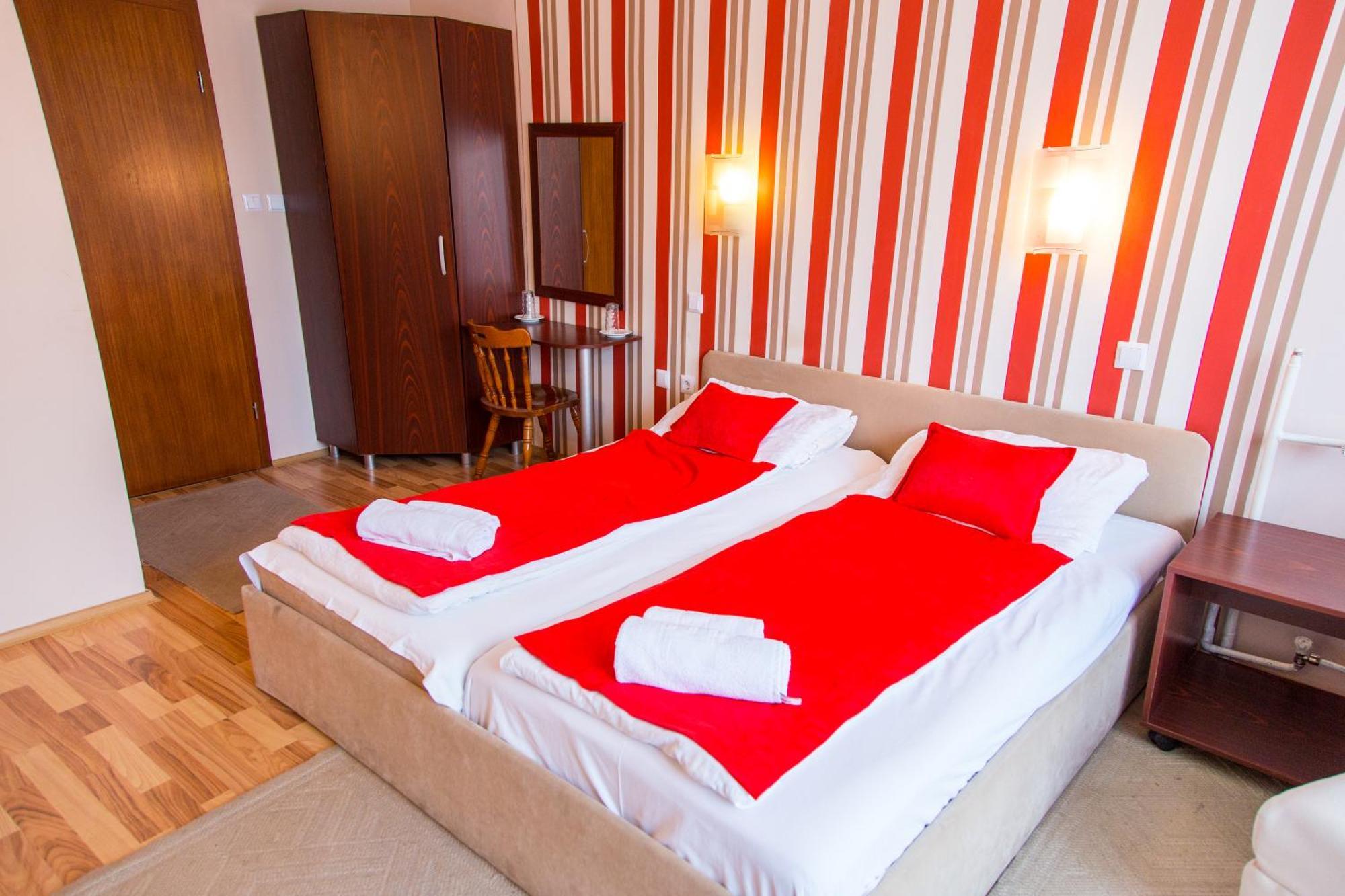 Hotel Pine Skopje Eksteriør billede