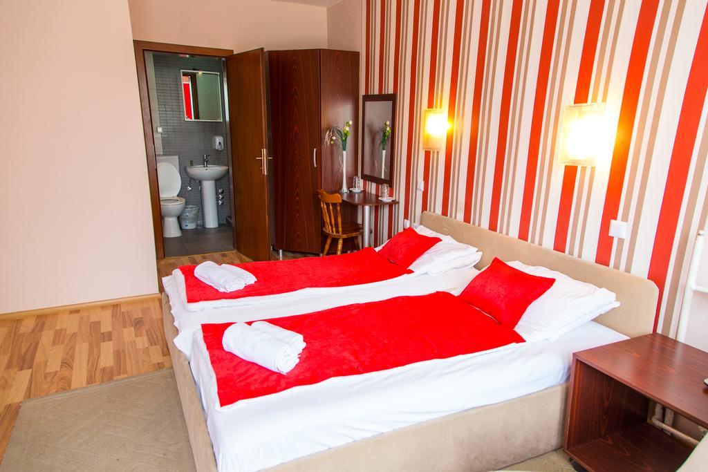 Hotel Pine Skopje Eksteriør billede