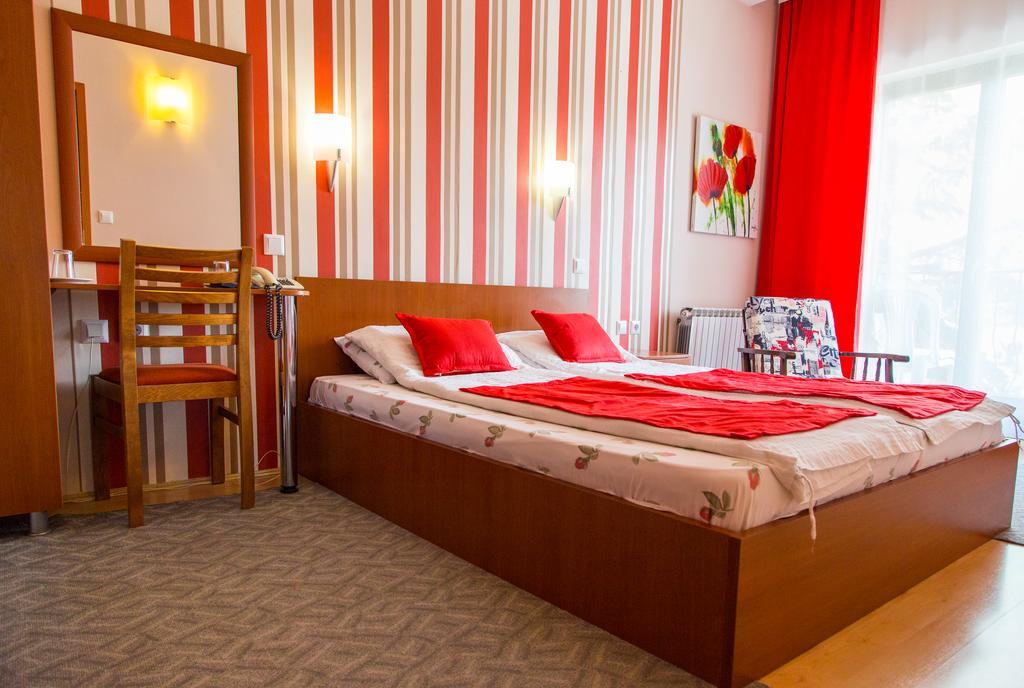 Hotel Pine Skopje Eksteriør billede