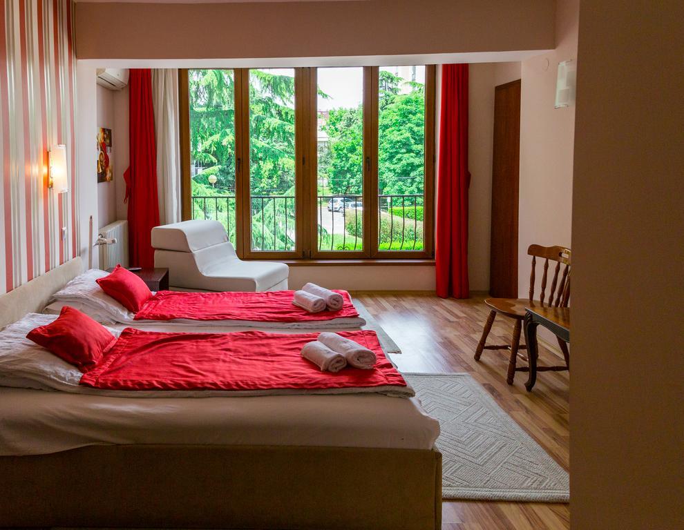 Hotel Pine Skopje Eksteriør billede