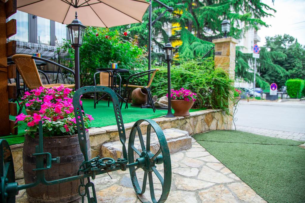 Hotel Pine Skopje Eksteriør billede