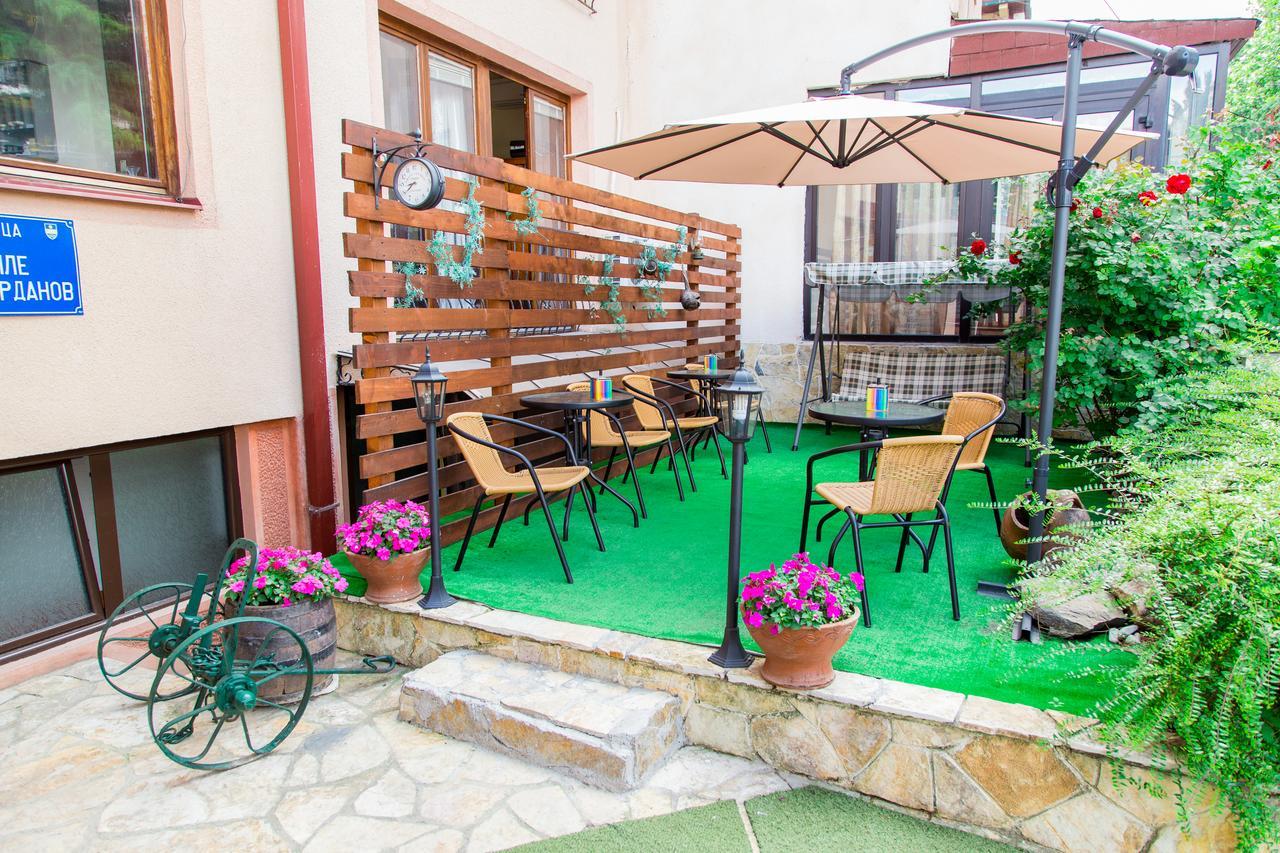Hotel Pine Skopje Eksteriør billede