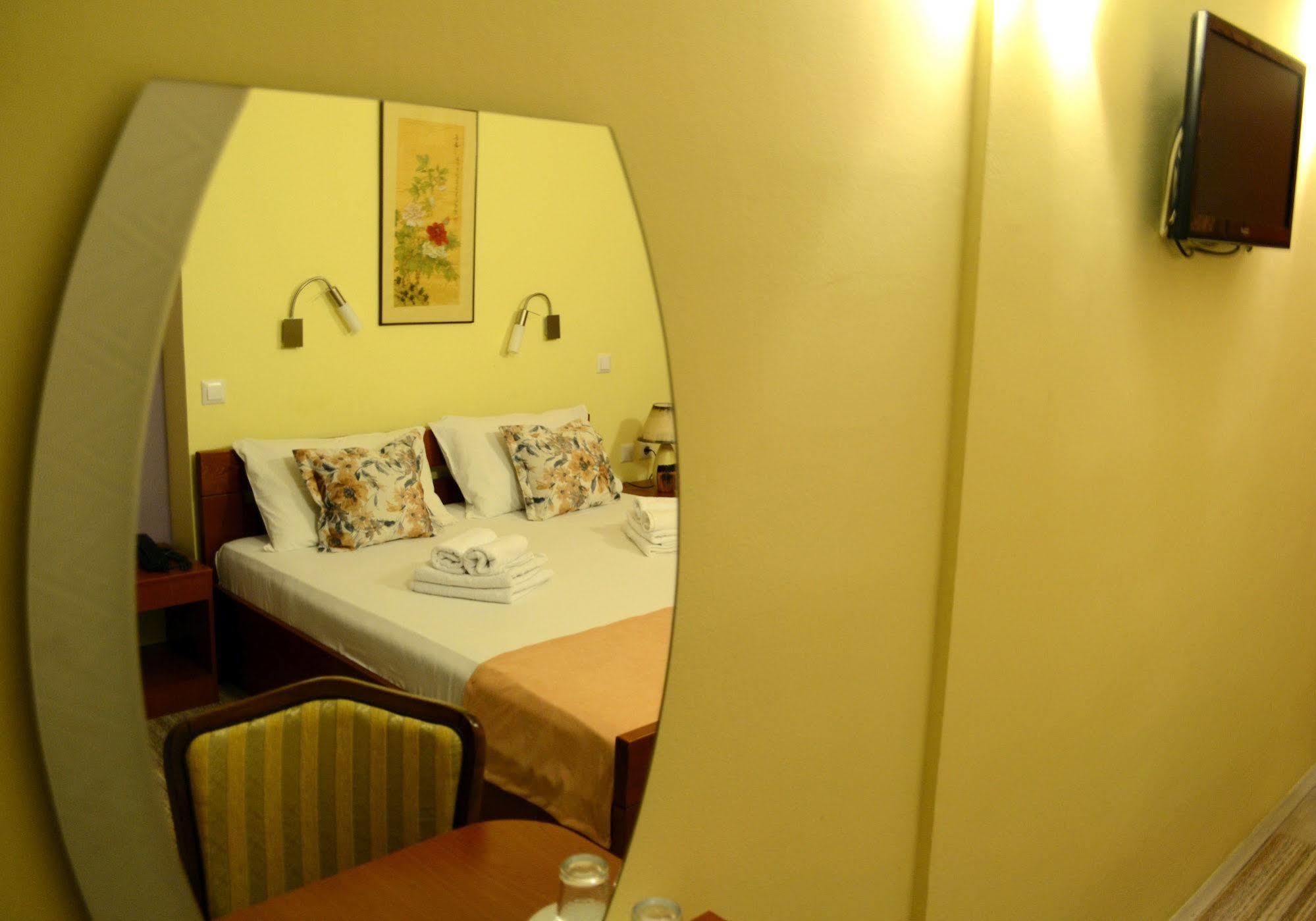 Hotel Pine Skopje Eksteriør billede