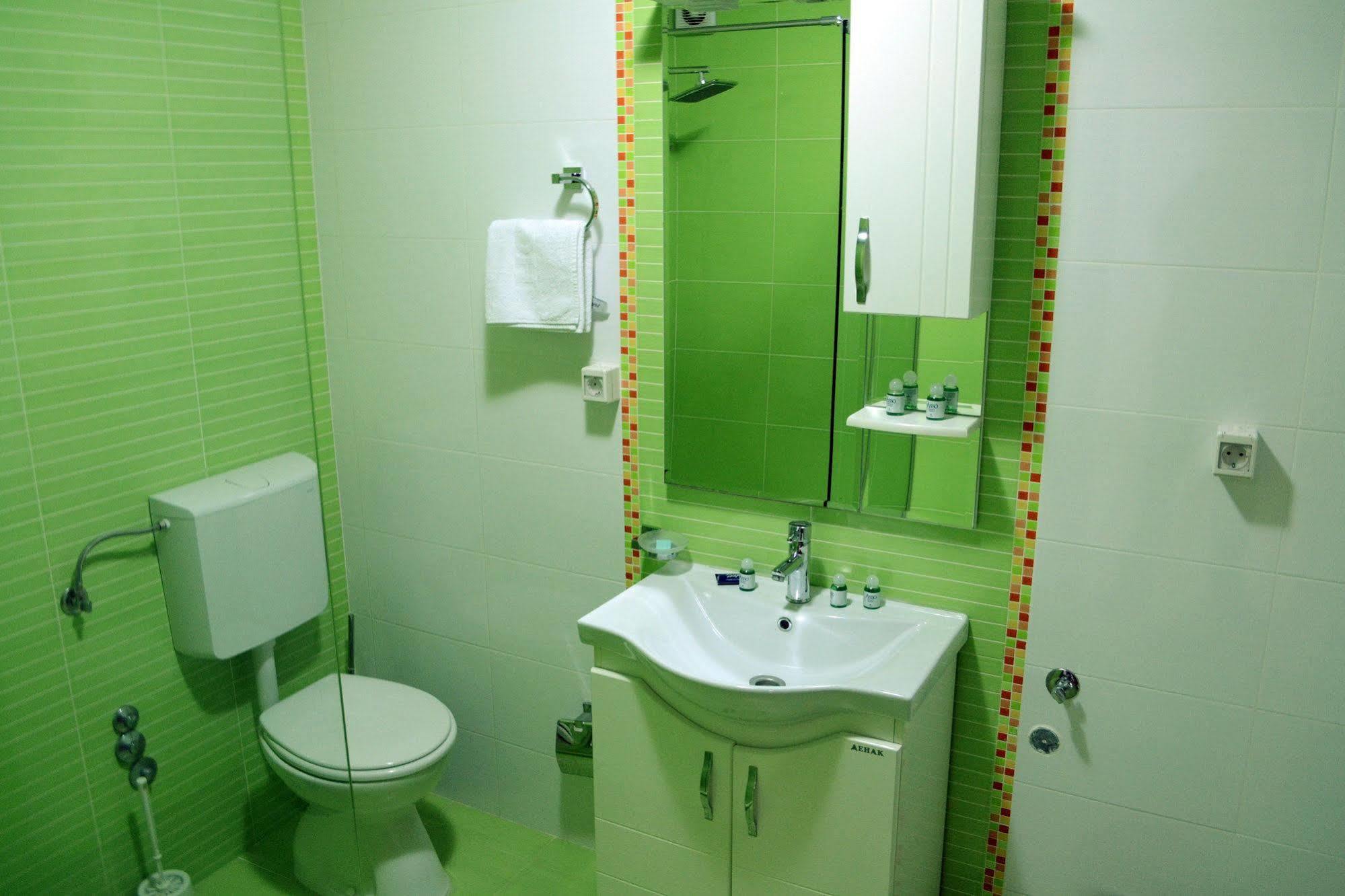 Hotel Pine Skopje Eksteriør billede
