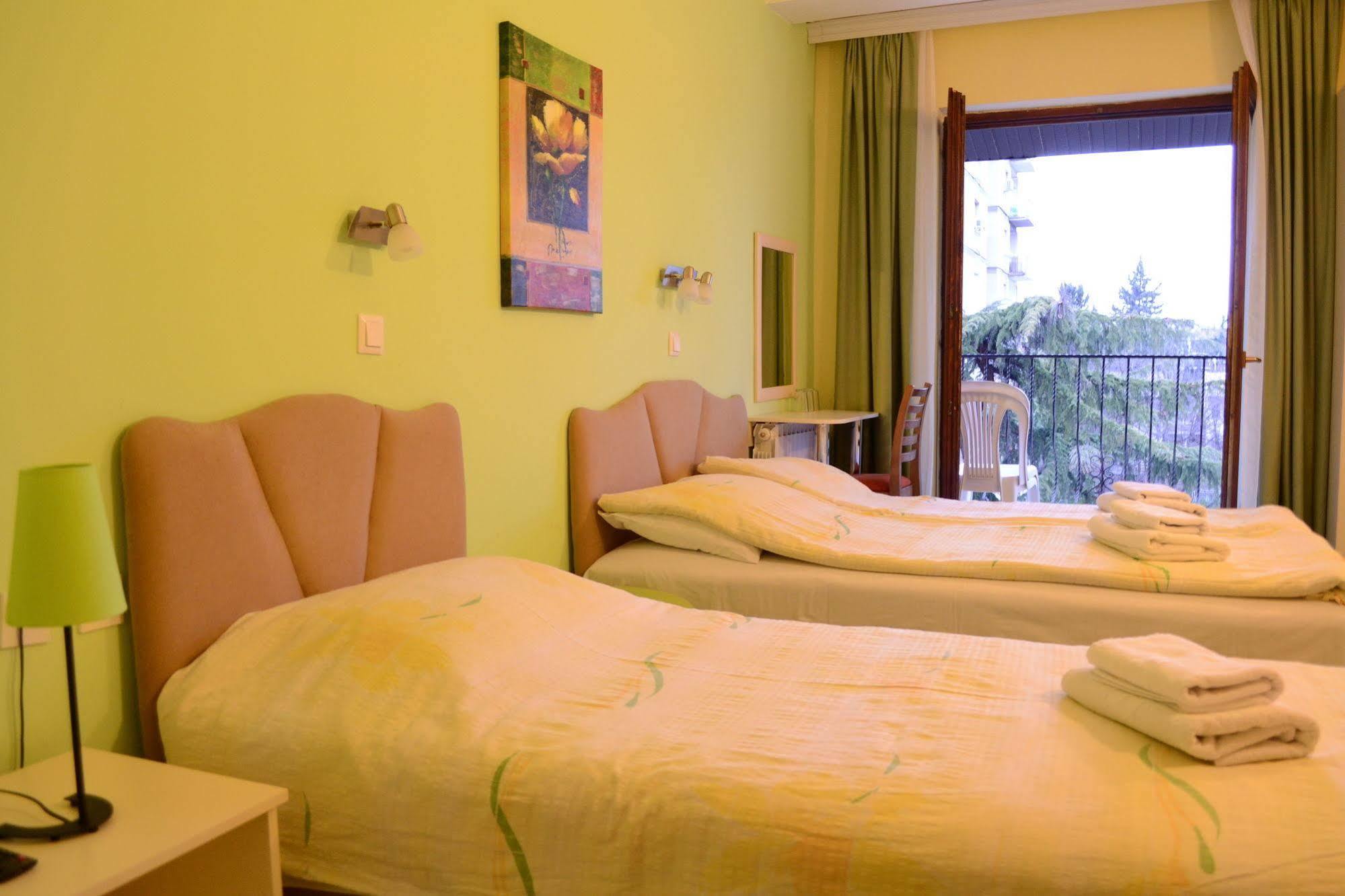 Hotel Pine Skopje Eksteriør billede
