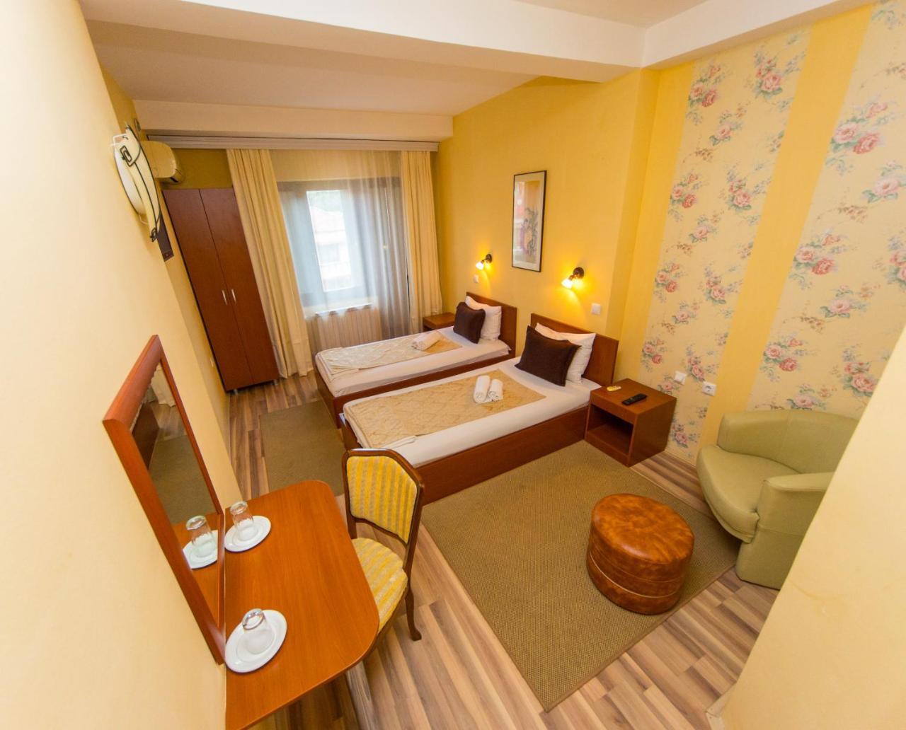 Hotel Pine Skopje Eksteriør billede